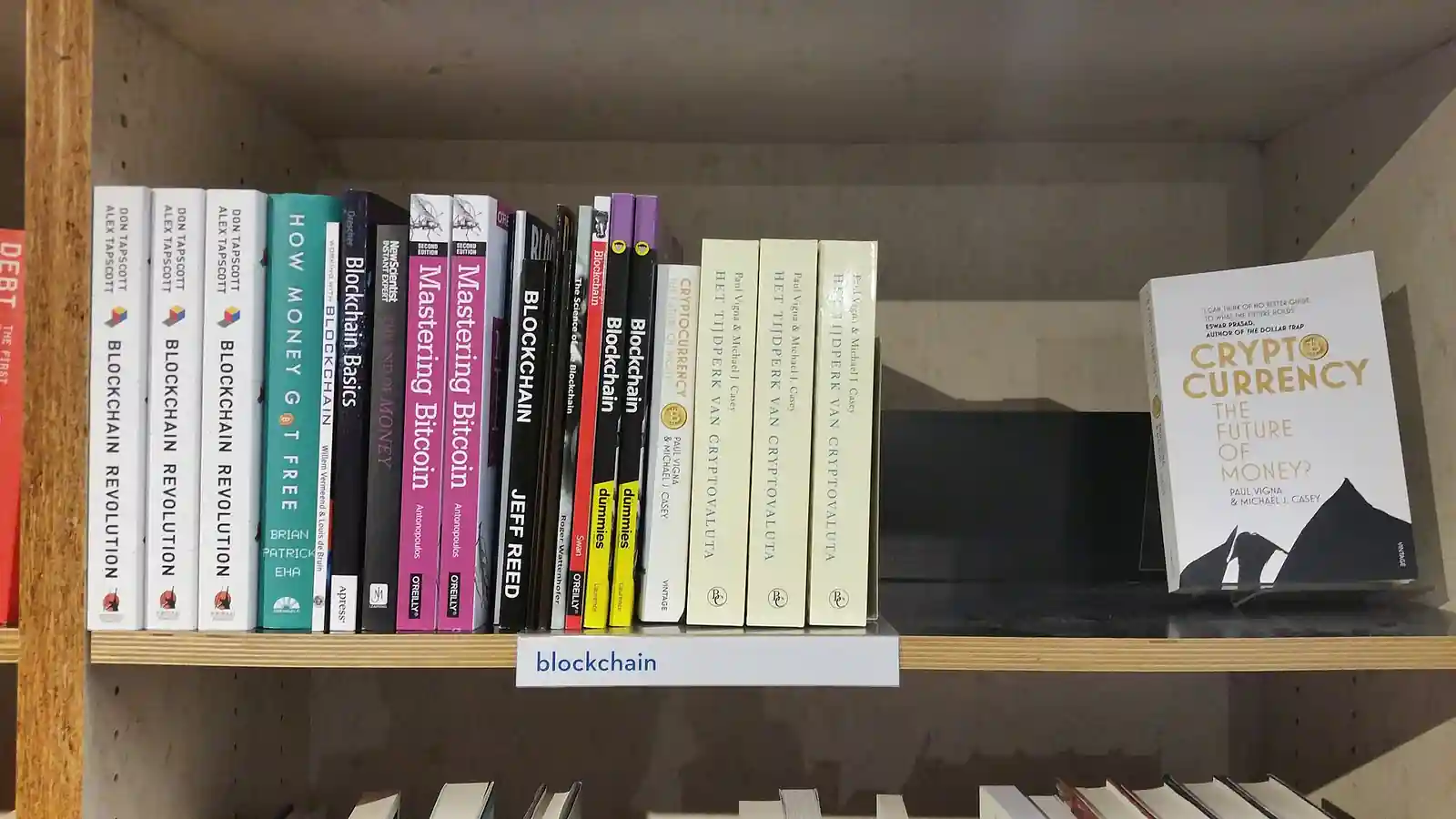 多币种监控系统：iTick 行情 + 链上指标融合（面板设计）